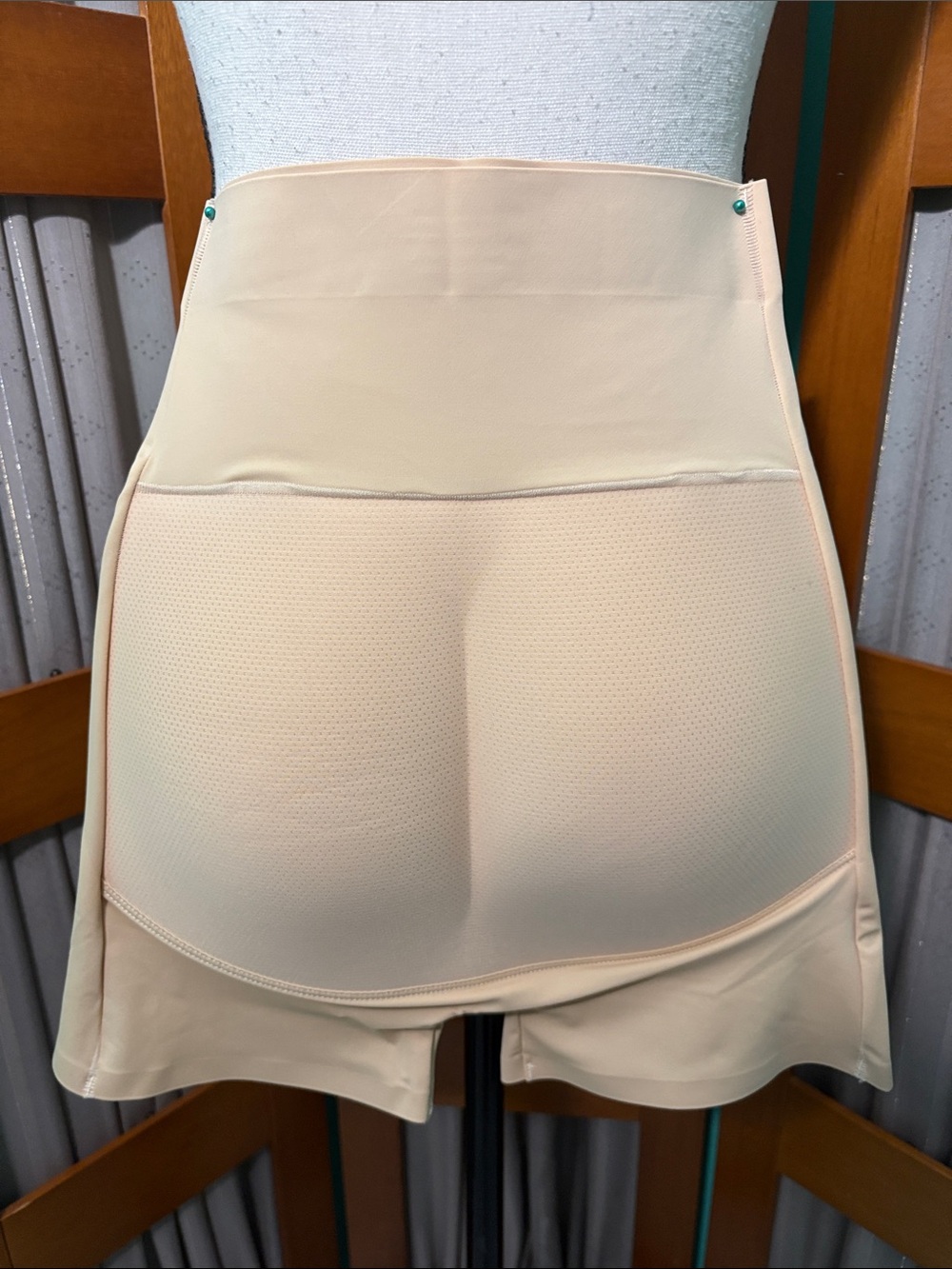 High-Waist Sculpting Shaping Shorts - Cream
